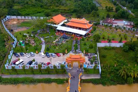 Danh hài Hoài Linh sở hữu BĐS "khủng" nhưng nội thất lại vô cùng giản dị