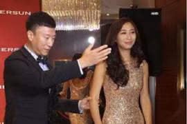 Những "nam thần tí hon" cưới vợ chân dài 