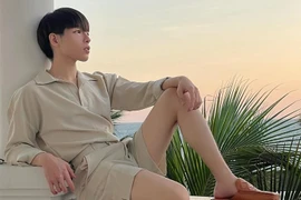 Hàng hiệu 20 triệu của Đức Phúc bị dân mạng chế giễu