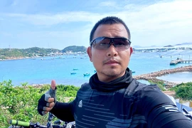 Chàng trai đạp xe xuyên Việt 74 ngày, nửa năm giảm 30kg 