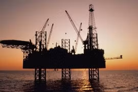 Giá dầu thế giới lao dốc kỷ lục, xuống đáy 7 tháng