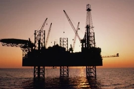 Giá dầu thế giới lao dốc kỷ lục, xuống đáy 7 tháng