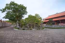 Biệt phủ gỗ hương đẹp “vượt thời gian” của đại gia xứ Nghệ