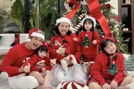 Bên trong biệt thự nghìn mét vuông ngập sắc đỏ của Vân Trang