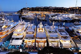 Choáng váng cuộc sống siêu giàu ở quốc gia 1/3 dân là triệu phú