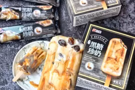 Chị em phát sốt với kem trân châu đường đen giá bằng chục que thường