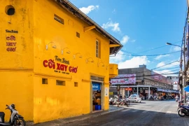 COVID-19: Chủ doanh nghiệp bán nhà để trả lương nhân viên