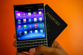 Nhìn lại các đời điện thoại BlackBerry từng gây sốt