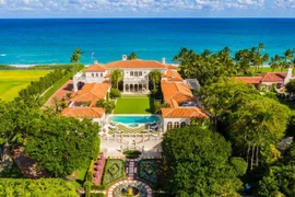 “Đột nhập” siêu biệt thự phá vỡ kỷ lục mà ông Trump từng lập năm 2008