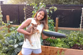 Khu vườn xanh mướt của cô gái trồng cây gì cũng tốt tươi 