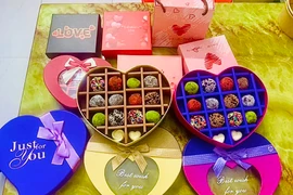Người trẻ ồ ạt mua socola, cửa hàng “hốt bạc” mùa Valentine 2025