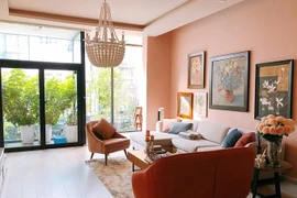 Ngôi nhà 500m2 ngập hoa, cây xanh của em gái Quang Vinh