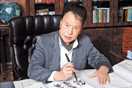 Bí ẩn về người lau chùi nhà vệ sinh thành tỷ phú