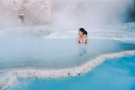 Kinh ngạc hồ bơi nước nóng uốn lượn như ruộng bậc thang Mù Cang Chải