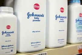 Johnson & Johnson bị phạt nặng vì phấn rôm gây ung thư