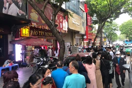 Vàng tăng vọt, “phố vàng” Trần Nhân Tông gặp cảnh tượng chưa từng thấy