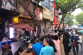 Vàng tăng vọt, “phố vàng” Trần Nhân Tông gặp cảnh tượng chưa từng thấy