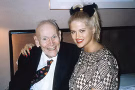 Chân dung tỷ phú 89 tuổi cưới vợ trẻ 26 tuổi gây chấn động