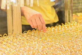 Giá vàng hôm nay 19/04: Vàng thế giới hạ nhiệt?