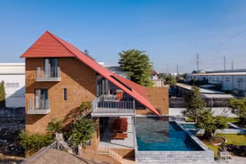 Nhà đá ong mái gấp độc nhất vô nhị ở Sài Gòn 