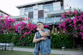 Sân vườn “trăm hoa đua nở” trong biệt thự của Cao Thái Sơn 