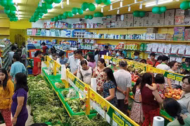 COVID-19: Cơ sở kinh doanh hàng thiết yếu nào được phép mở cửa?