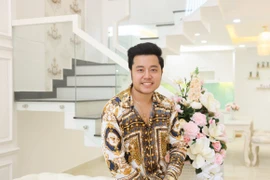 Vũ Hoàng Việt khoe nhà chục tỷ và khối tài sản kếch xù sau 1 năm chia tay tình già