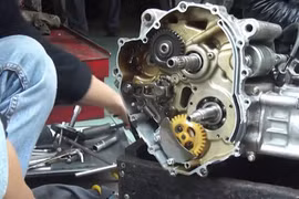 Lật tẩy những chiêu 'luộc khách' nhằm vào nữ giới của thợ sửa xe máy