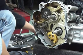 Lật tẩy những chiêu 'luộc khách' nhằm vào nữ giới của thợ sửa xe máy