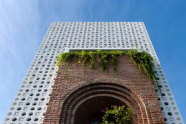 Thiết kế mặt tiền bông gió, nhà phố đưa nắng gió khắp nhà