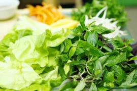 Thói quen rửa rau sống sai lầm nhiều gia đình Việt thường mắc