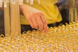 Giá vàng hôm nay 05/05: Có thể “xuống dốc“?