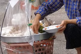 Nỗi lo an toàn vệ sinh thực phẩm mùa lễ hội 