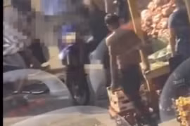 Clip: Chó dữ cắn bé gái rồi rượt đuổi nam thanh niên 