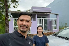 Bên trong “biệt phủ” màu tím của nghệ sĩ Tiết Cương 