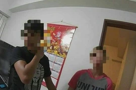 Vợ nhốt mình dọa tự tử vì chồng không mua trà sữa cho uống