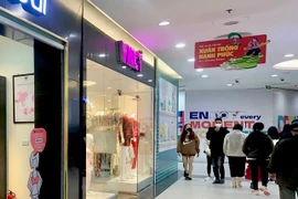 Hà Nội: Hàng quán, rạp chiếu phim nườm nượp khách ngày cuối nghỉ