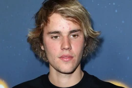 Giữa ồn ào với Taylor SwiftJustin, Bieber xuất hiện mặt đầy mụn 