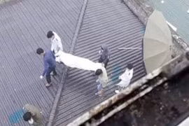 Bệnh nhân hoảng hồn thấy thi thể người trên mái nhà của bệnh viện