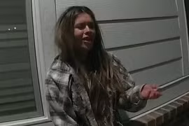 Sao TikTok bị bắt vì ném ghế vô tình trúng đầu con 