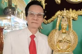 Đại gia đồ cổ sở hữu 3 tấn vàng là ai?