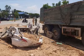 Bắt giam tài xế xe tải chở đất đá đè bẹp ôtô con làm 3 người chết