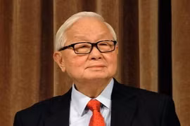 Nhờ iPhone 8, trở thành tỷ phú ở tuổi 86