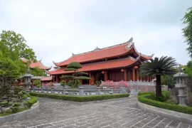 Choáng ngợp biệt phủ gỗ 4.000m2 của đại gia xứ Nghệ