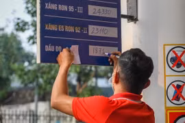 Sau đợt tăng sốc, giá xăng vẫn sẽ leo cao vào ngày mai?