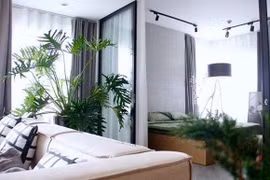 Hóa ra không gian sống của vợ chồng siêu mẫu Lê Thúy lại xanh tươi, mát mắt thế này