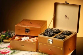 “Đập hộp” bánh trung thu dát vàng, nhân đông trùng hạ thảo có 1-0-2 trên thế giới