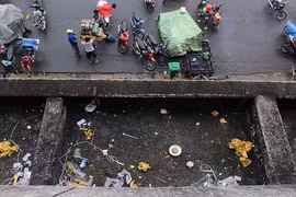 Hình ảnh chợ An Đông xuống cấp thảm hại khiến tiểu thương nổi giận