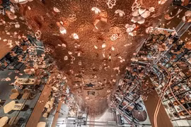 Bên trong cửa hàng lớn nhất thế giới của Starbucks ở Tokyo