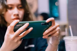 Realme 6i ghi điểm với hội "ghiền" phim dùng 2 ngày không cần sạc 